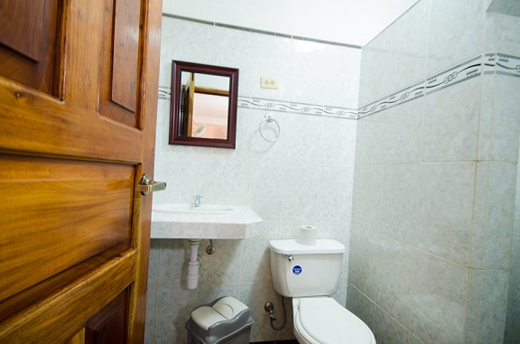 'Bathroom 4' Casas particulares are an alternative to hotels in Cuba.