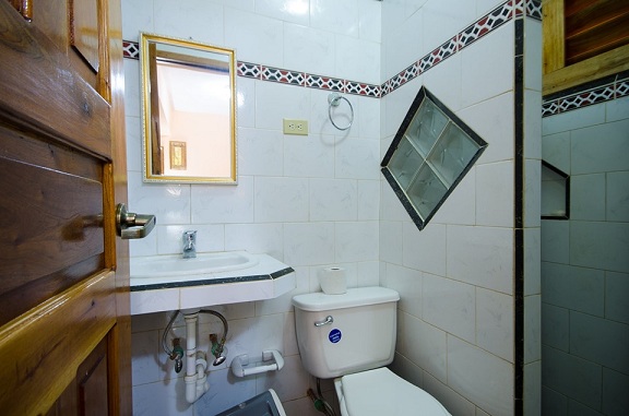 'Bathroom 5' Casas particulares are an alternative to hotels in Cuba.