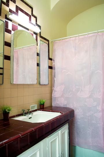 'Bathroom1' Casas particulares are an alternative to hotels in Cuba.