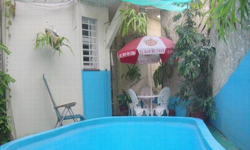 'swimmingpool' Casas particulares are an alternative to hotels in Cuba.