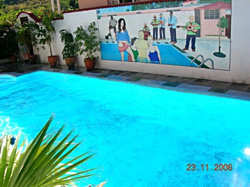'swimmingpool' Casas particulares are an alternative to hotels in Cuba.