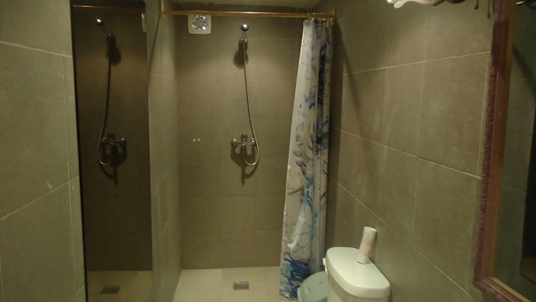 'Bathroom 1' Casas particulares are an alternative to hotels in Cuba.