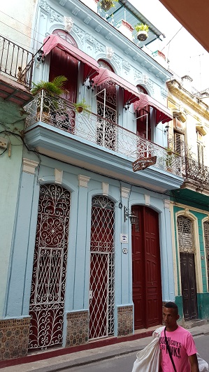 'Vista frontal' Casas particulares are an alternative to hotels in Cuba.