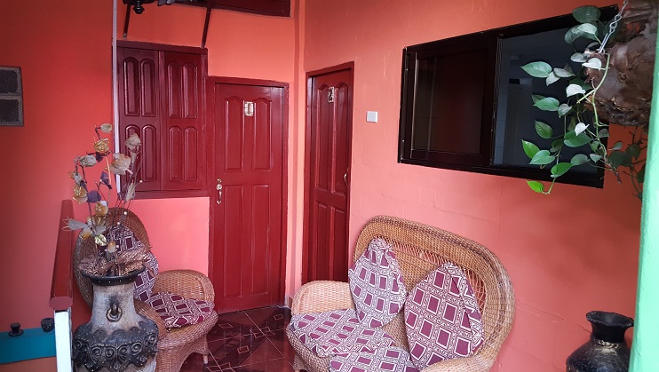 'Hall piso superior' Casas particulares are an alternative to hotels in Cuba.