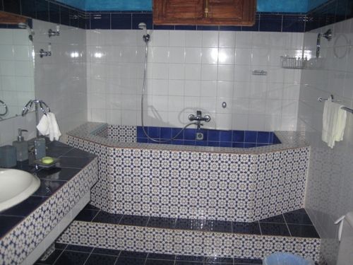 'bathroom' Casas particulares are an alternative to hotels in Cuba.