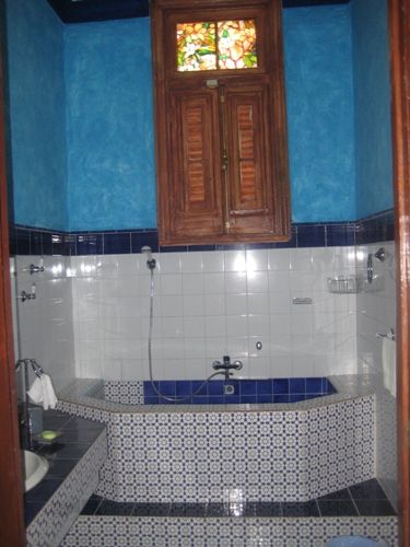 'bathroom' Casas particulares are an alternative to hotels in Cuba.