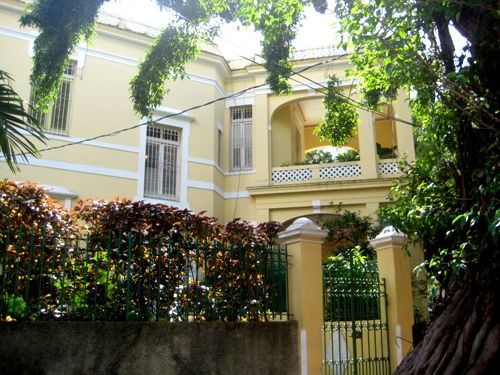 'front' Casas particulares are an alternative to hotels in Cuba.