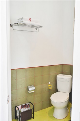 'Bathroom 6' 