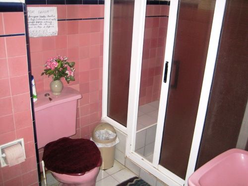 'bathroom4' Casas particulares are an alternative to hotels in Cuba.