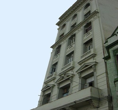 'Edificio' Casas particulares are an alternative to hotels in Cuba.