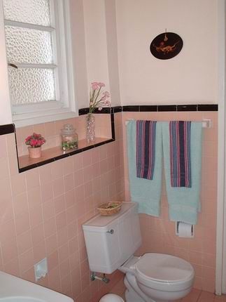 'Bathroom1' Casas particulares are an alternative to hotels in Cuba.