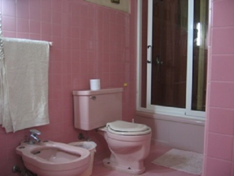 'Bathroom 3' Casas particulares are an alternative to hotels in Cuba.