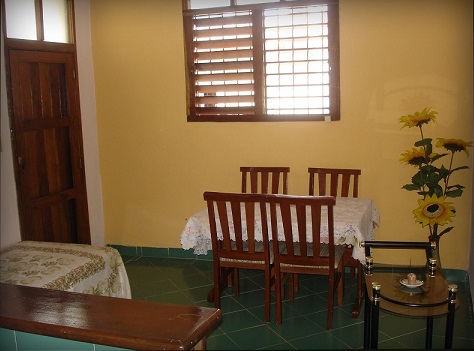 'Comedor en apartamento privado' Casas particulares are an alternative to hotels in Cuba.