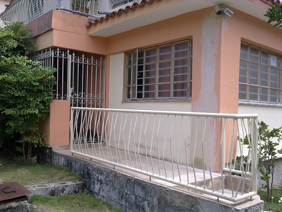 'Entrada privada a la habitacion' Casas particulares are an alternative to hotels in Cuba.