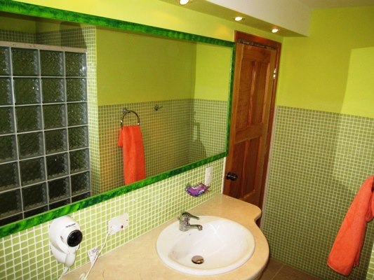 'Bathroom1' Casas particulares are an alternative to hotels in Cuba.