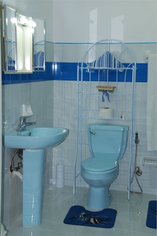 'Bathroom 1' Casas particulares are an alternative to hotels in Cuba.