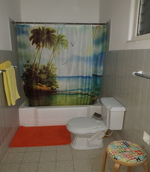 'Bathroom4' Casas particulares are an alternative to hotels in Cuba.