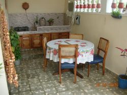 'dining in the yard' Casas particulares are an alternative to hotels in Cuba.