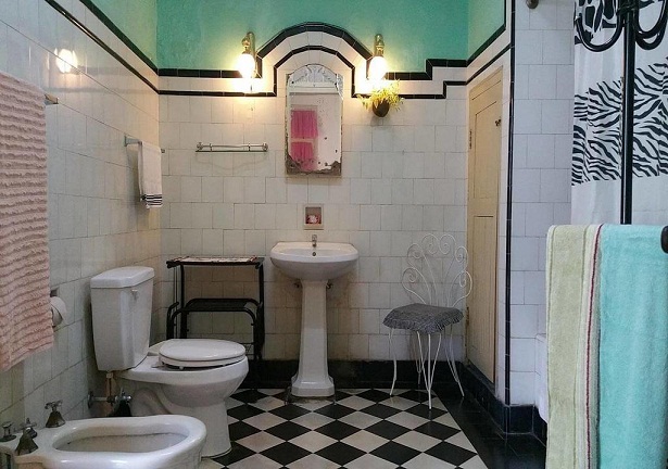 Bathroom of bedroom 1