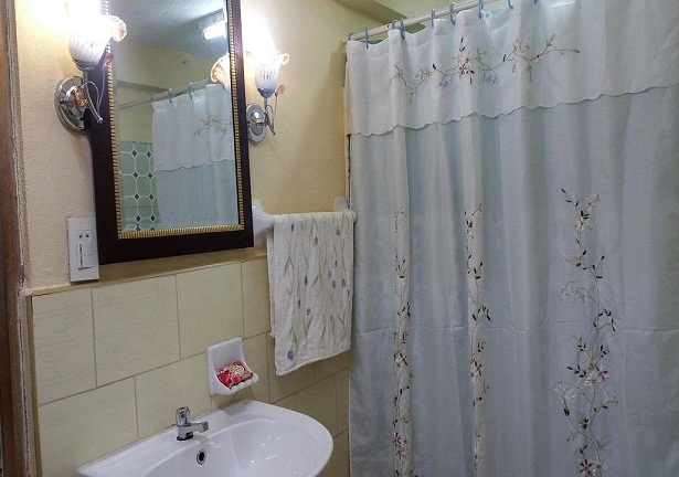 'Bathroom 2' Casas particulares are an alternative to hotels in Cuba.