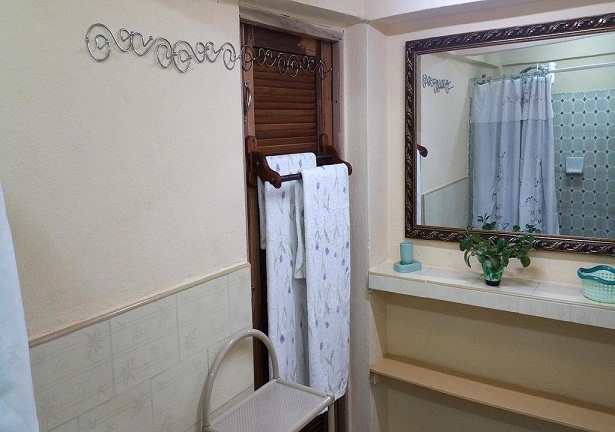 'Bathroom 2' Casas particulares are an alternative to hotels in Cuba.