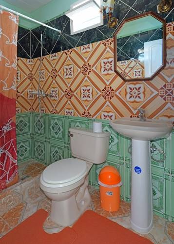 'Bathroom1' Casas particulares are an alternative to hotels in Cuba.