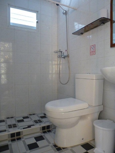 'Bathroom 2' Casas particulares are an alternative to hotels in Cuba.