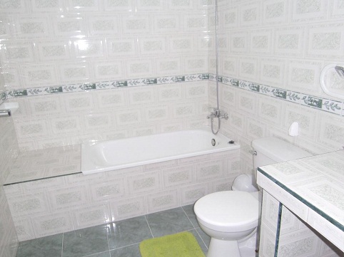 'Bathroom 2' Casas particulares are an alternative to hotels in Cuba.