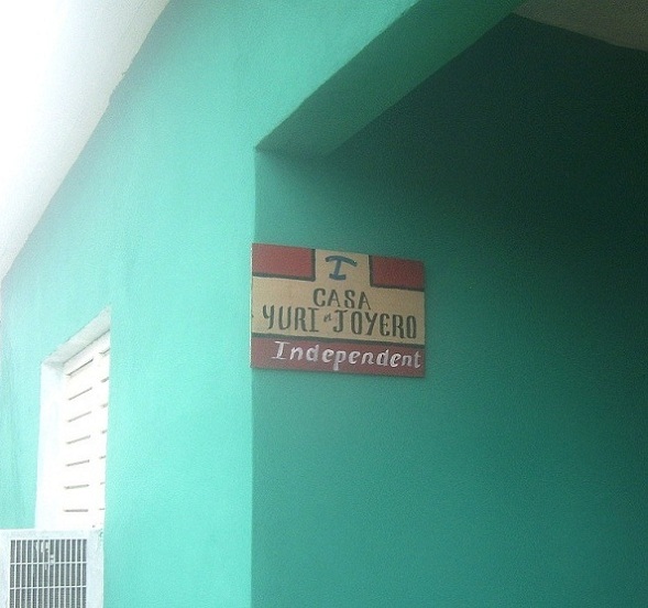 'Sign' Casas particulares are an alternative to hotels in Cuba.